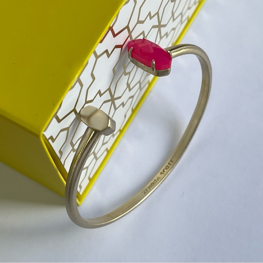 NWOT Kendra Scott Edie Cuff Bracelet in Yellow Gold with Hot Pink Stone